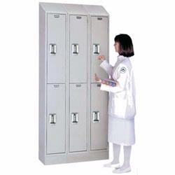 Lyon Healthcare Lockers feature Antimicrobial coating, recessed handles, smooth fronts and sloping tops. Because of their Antimicrobial properties, Lyon Healthcare Lockers are also recommended for food service applications and educational facilities of all types.